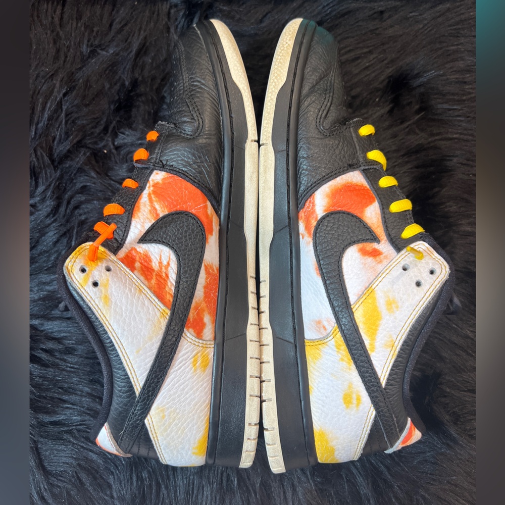 NIKE SB DUNK LOW | Raygun Tie-Dye Black | Size 11M - Picture 4 of 9